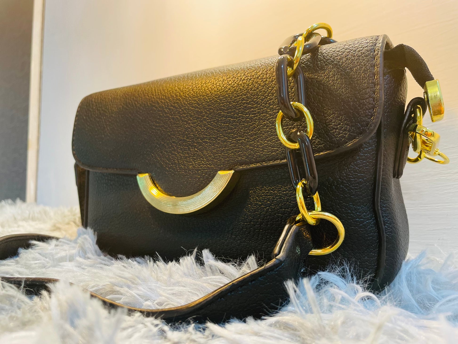 Chic Black Mini Crossbody – Gold Chain Accent